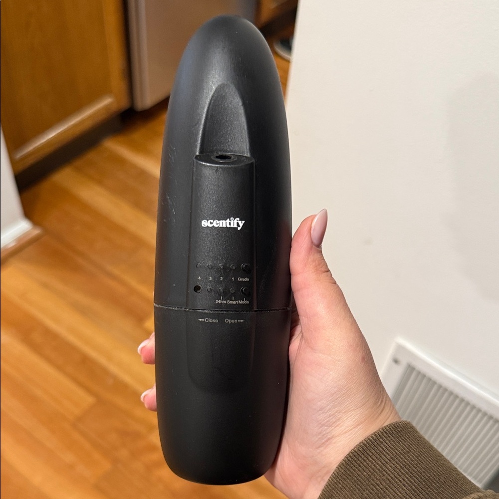 Black Automatic Air Freshener SCENTIFY DIFFUSER
